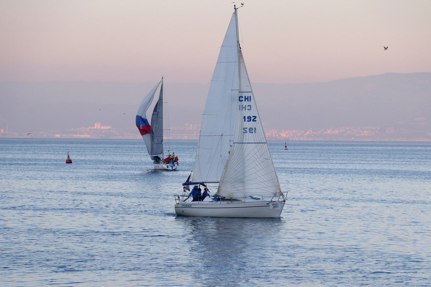Regata “Receta del Abuelo” en la Poza da ritmo al deporte náutico gracias a privilegiada bahía