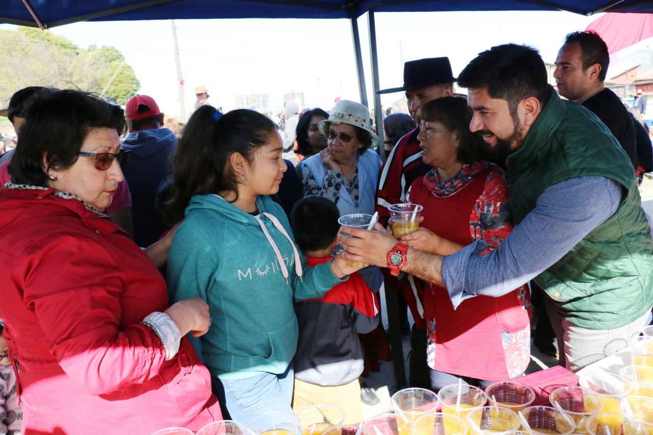 Huesillo comunitario reunió a vecinos del Sector Diego Portales en Talcahuano