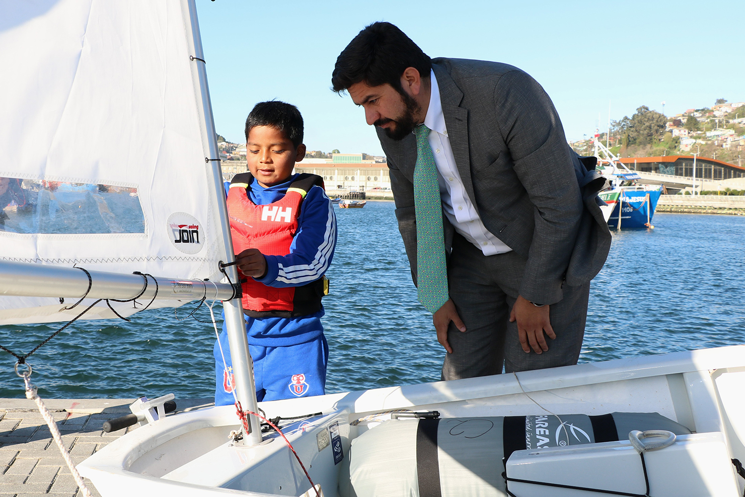 La pequeña gran promesa del velerismo que conoció el mar en Talcahuano