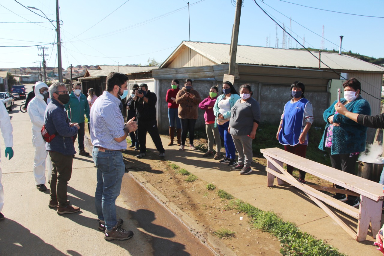 Pescadores de San Vicente donan alimentos para familias de campamentos en Talcahuano