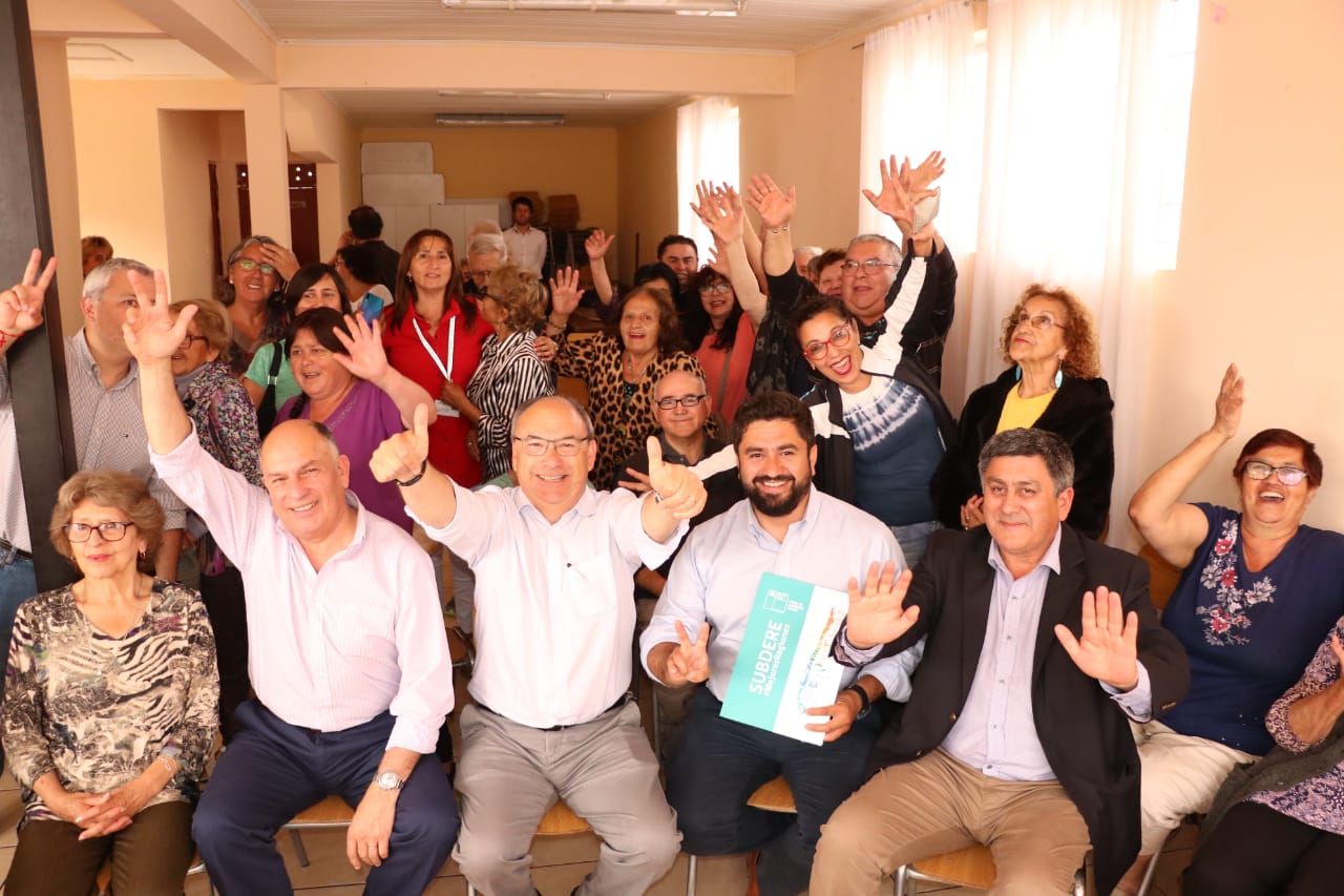 Municipio recibe fondos para mejorar sistema de alcantarillado en Leonor Mascayano