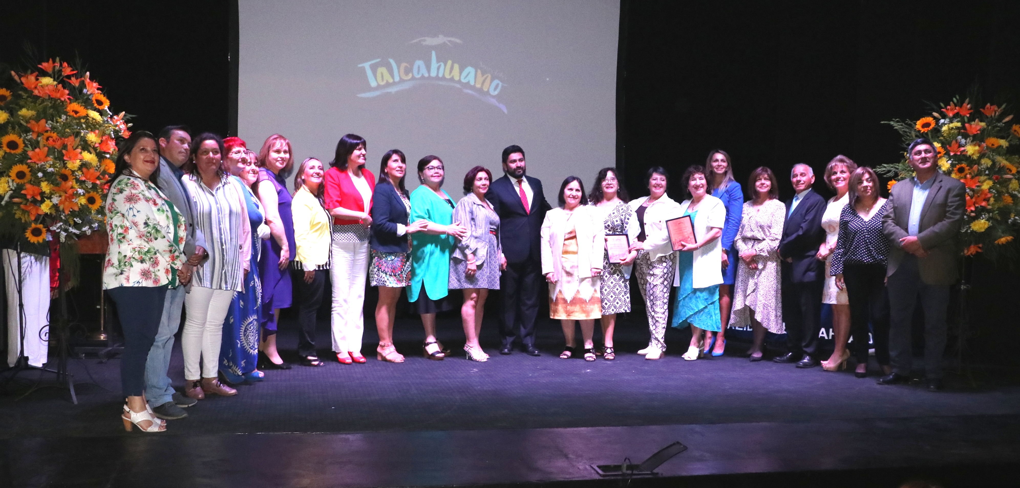 Profesores y asistentes de la educación con 30 años de servicio fueron homenajeados por la Municipalidad de Talcahuano