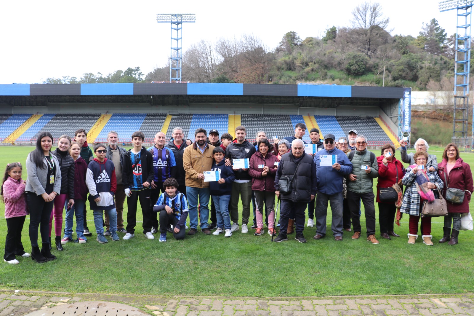 Personas mayores de Talcahuano podrán asistir gratis a partidos de Huachipato
