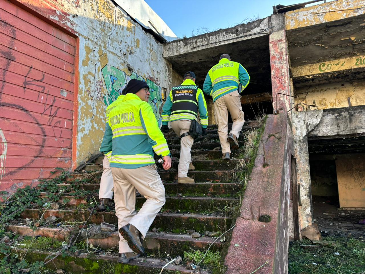 Desarrollan operativo de limpieza y cierre de Mercado de Talcahuano