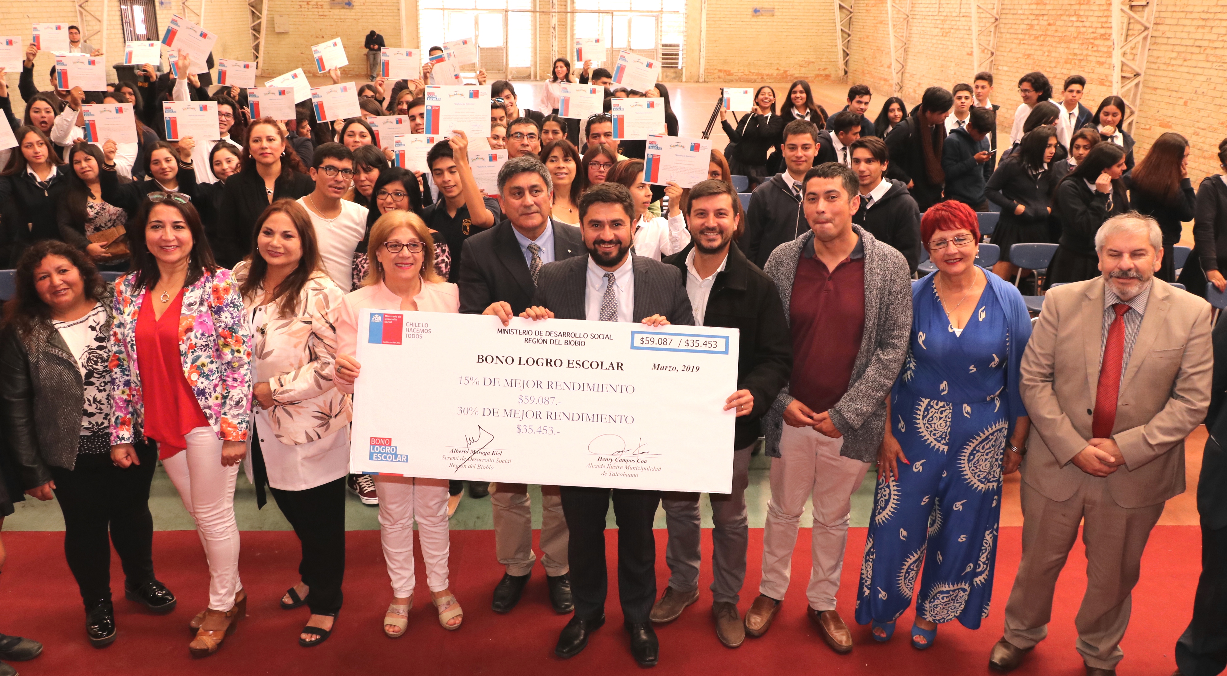 Reconocimiento al esfuerzo: Más de 1.500 alumnos de Talcahuano recibieron bono por logro escolar