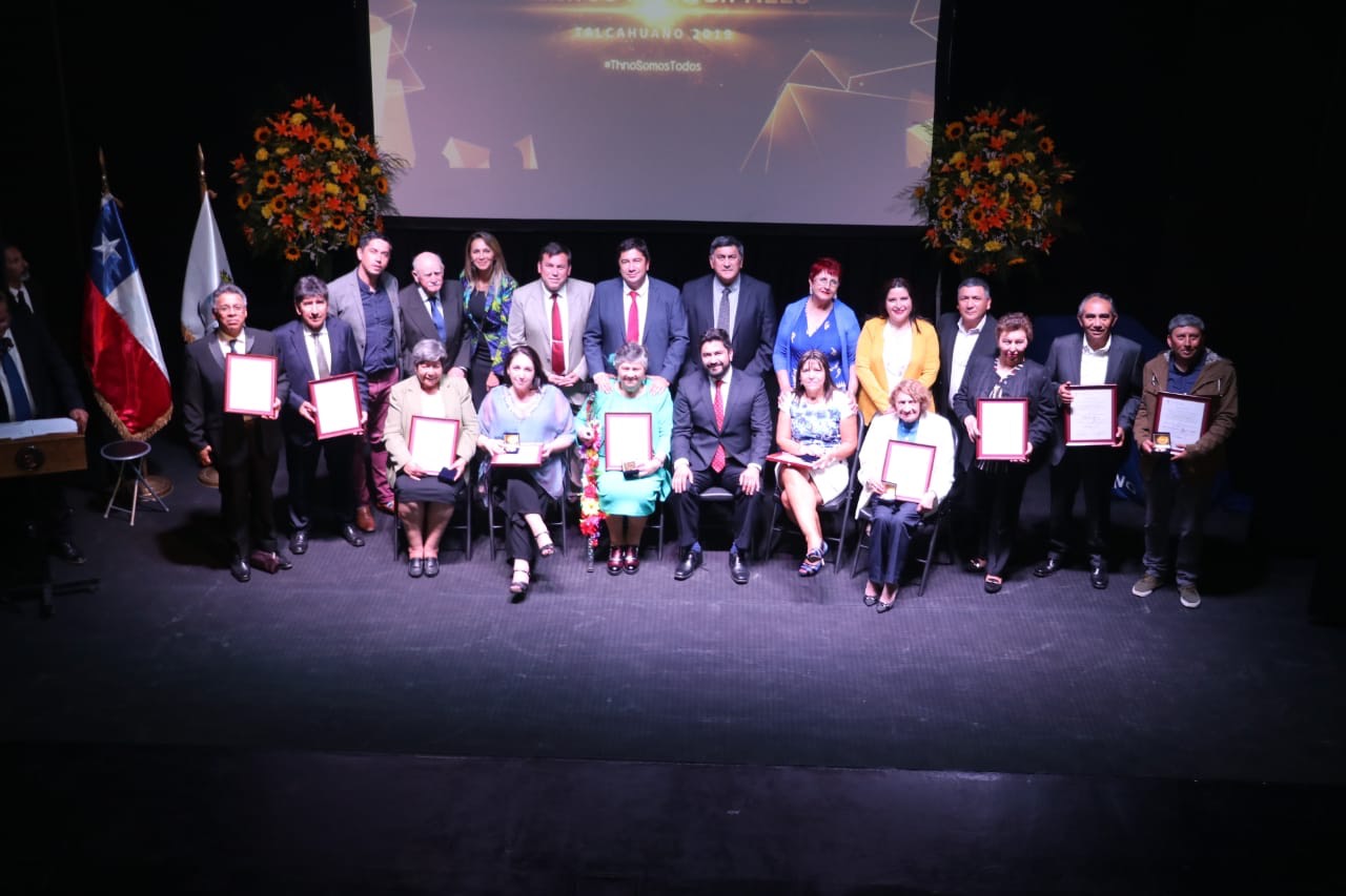 Talcahuano premió a sus vecinos destacados del 2019 en el Teatro Dante
